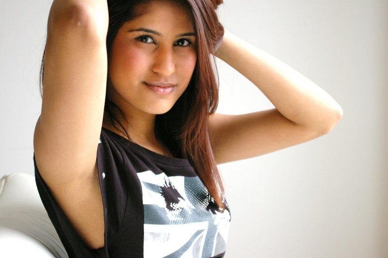 Female model photo shoot of Raman K