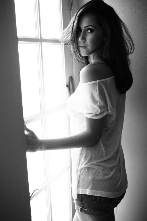 Female model photo shoot of Alyson Noelle 