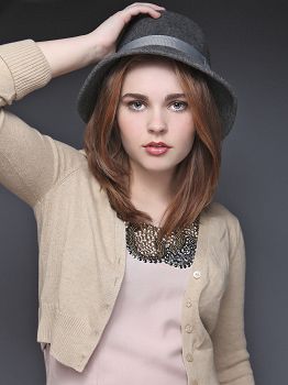 Female model photo shoot of Melanie Niemela