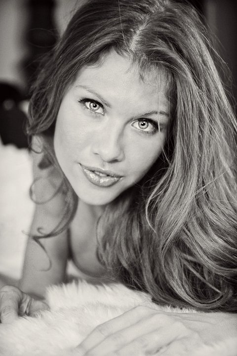 Female model photo shoot of Yvette Isais