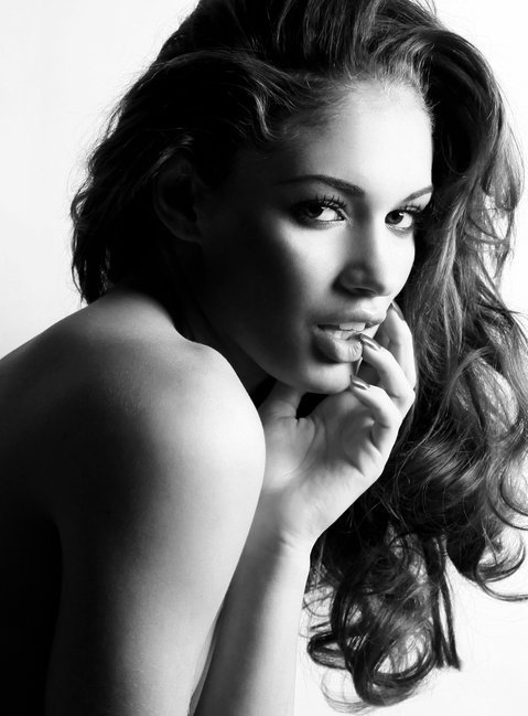 Female model photo shoot of Arianna Carde