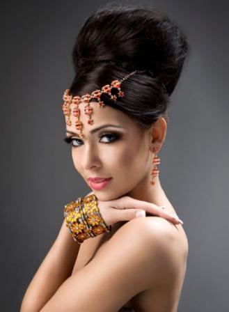 Female model photo shoot of Shabana Dhadda