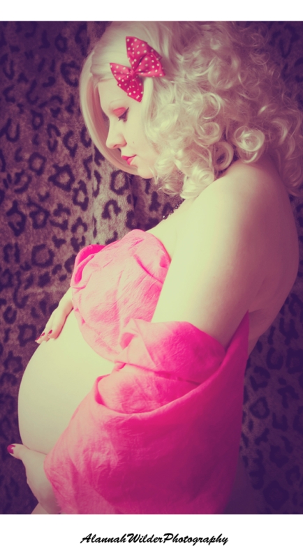 Female model photo shoot of alannahwilderfotografie and Alannah Wilder in girl woman pregnancy belly tummy warsaw poland alannahwilder