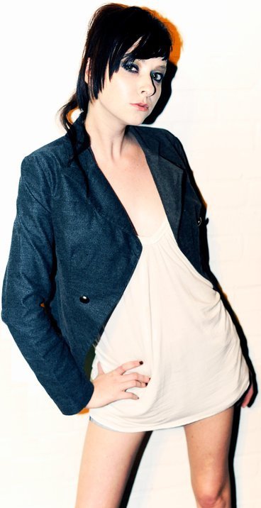 Female model photo shoot of Laurel Banks