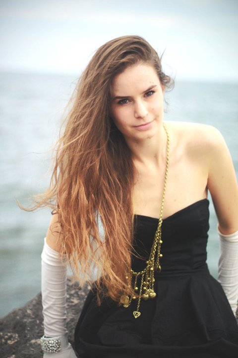 Female model photo shoot of Nicole Alenka by Jane Downie