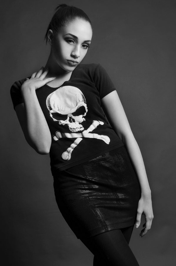Female model photo shoot of Jasmin Ruiz by deeeeeeeeeeelet