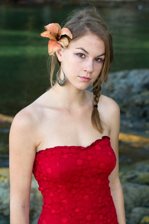Female model photo shoot of DaisyChain