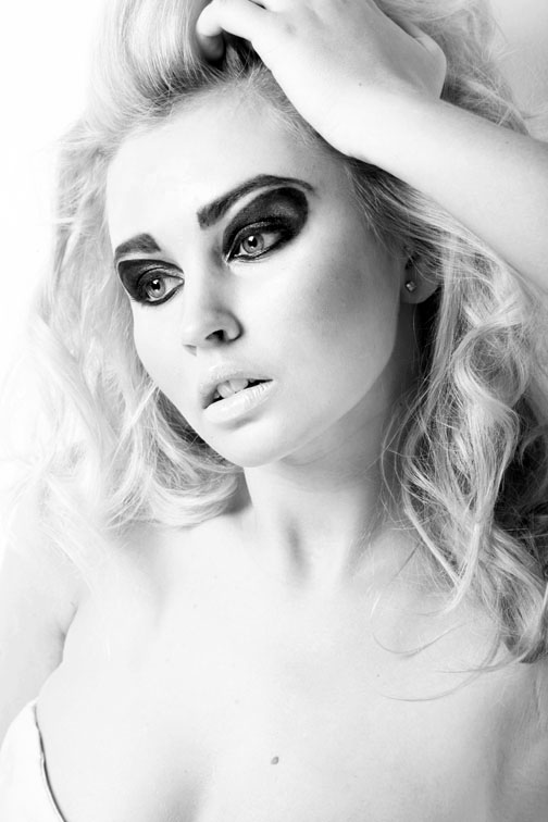 Female model photo shoot of Vicky Quinn Make Up