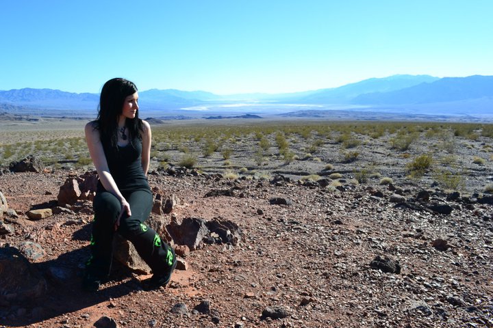Female model photo shoot of Claire Droidz in Death Valley, California