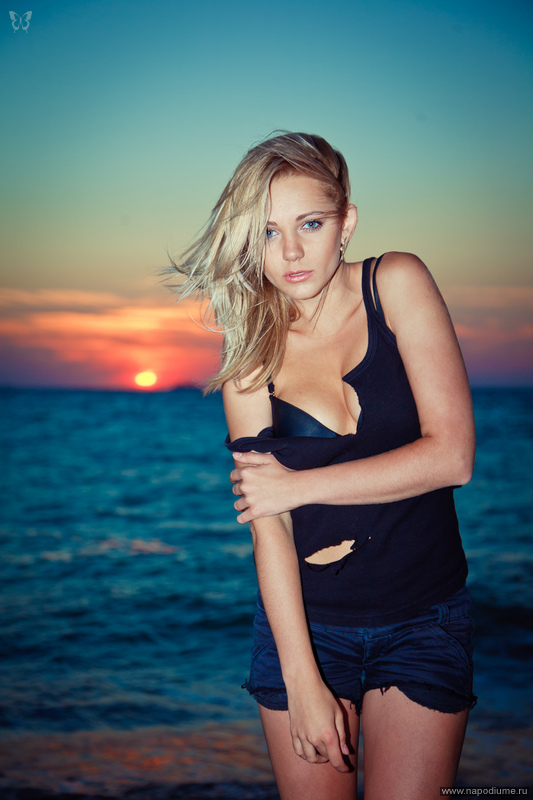 Female model photo shoot of Tanya Chernyshova