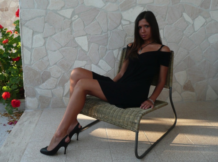 Female model photo shoot of Layla Sareez