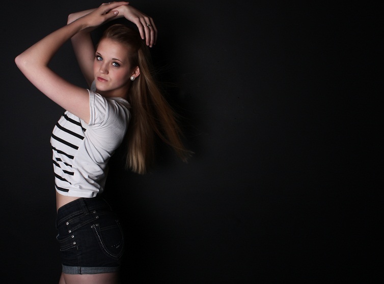 Female model photo shoot of Hayley Marie3
