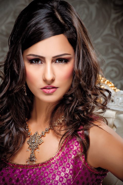 Female model photo shoot of Raisha P