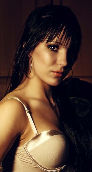 Female model photo shoot of Saphira xoxo