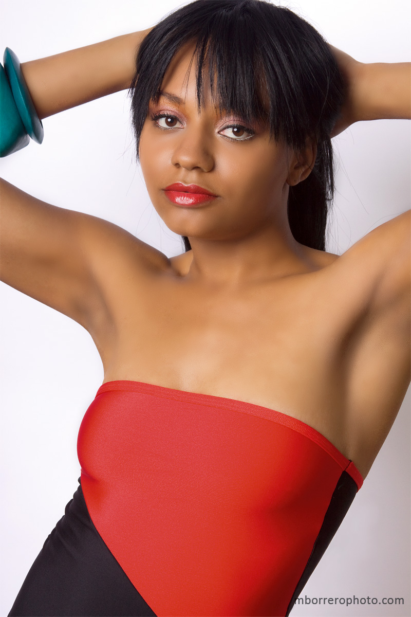 Female model photo shoot of Daphni Mills