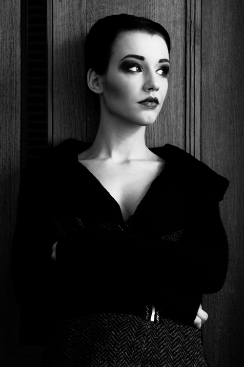 Female model photo shoot of Tamara Envie by PeterNientied Foto in Rotterdam, makeup by Evelien MUA