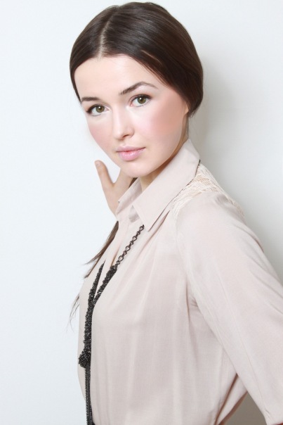 Female model photo shoot of Yulia Fomenko