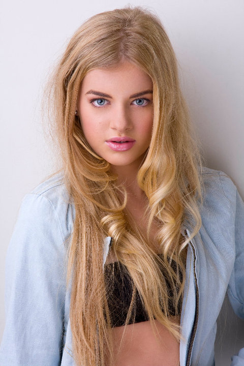 Female model photo shoot of Chelsea J Sawyer by Nadia Masot