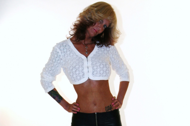 Female model photo shoot of Lynn Robinson
