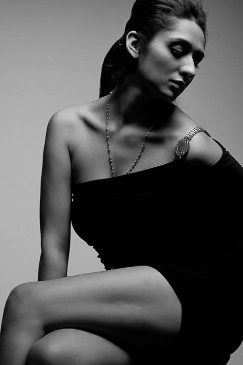 Female model photo shoot of Janet Fernandez by Samuel Lee Photography