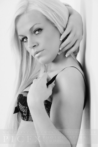 Female model photo shoot of Fergie-xxx-