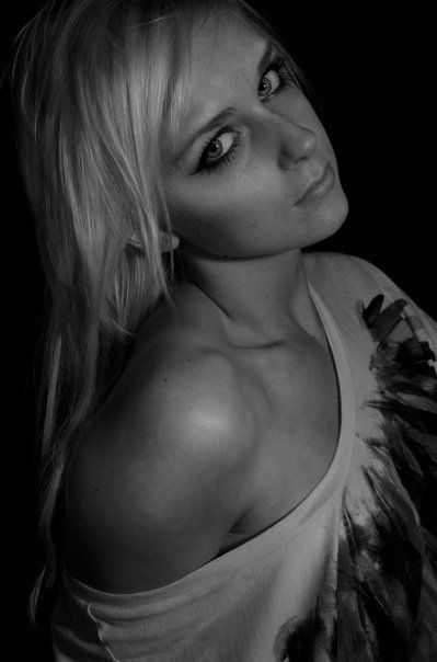 Female model photo shoot of Claudia West
