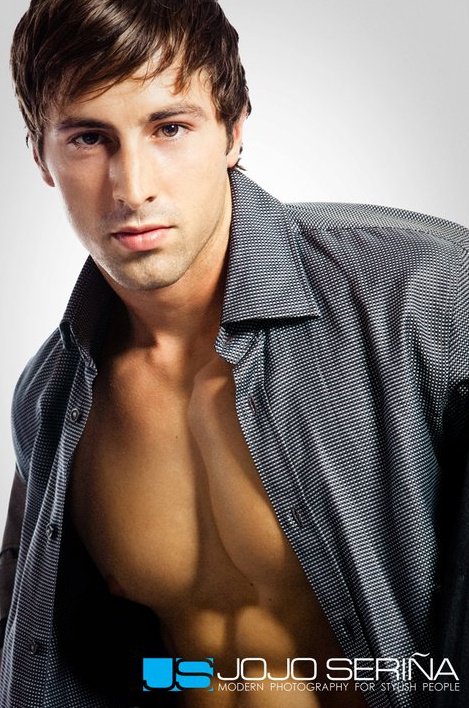 Male model photo shoot of Jonathan Lyle