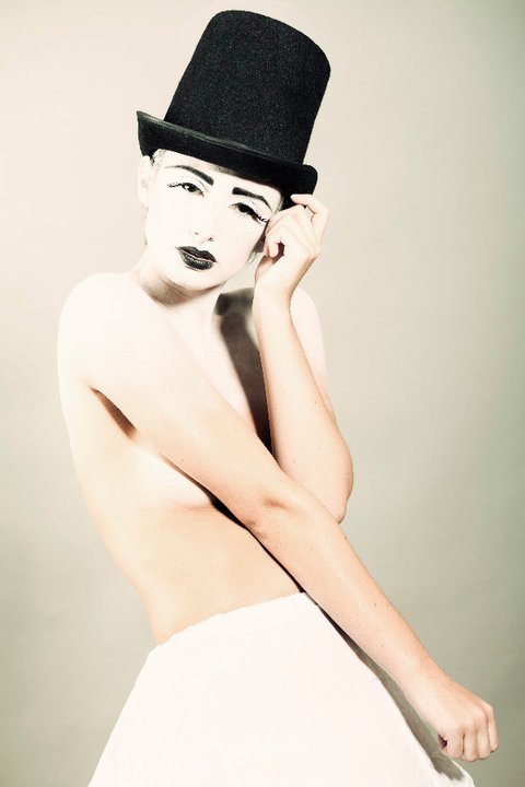 Female model photo shoot of Lauren Gunton