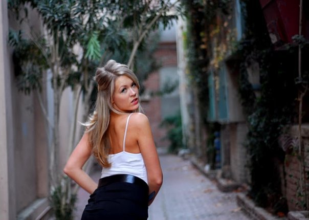 Female model photo shoot of Elena Kay