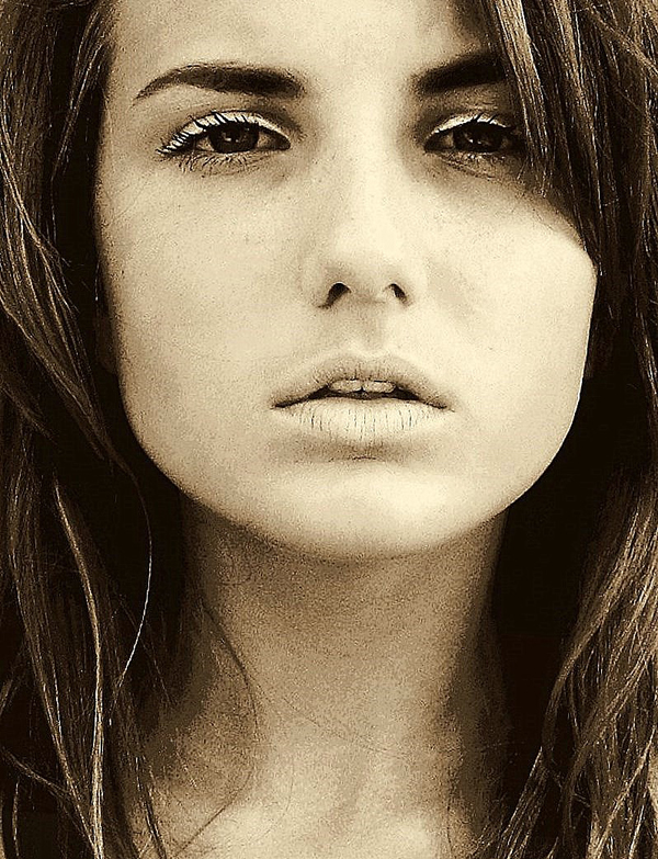 Female model photo shoot of Rani De Neve