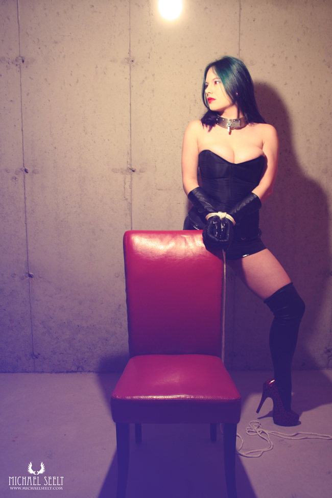 Female model photo shoot of Lauren_Alectrona by Seelt Studios 
