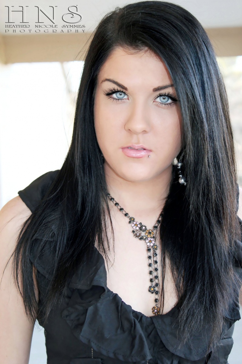Female model photo shoot of Ashley Symmes