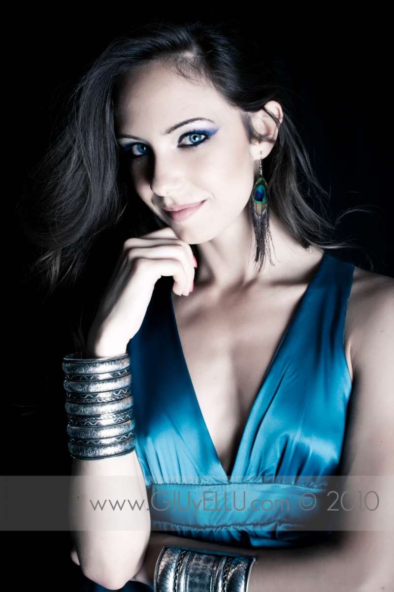 Female model photo shoot of Nuvola Makeup by ellu