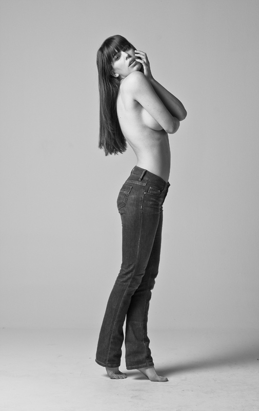 Female model photo shoot of Isabella David