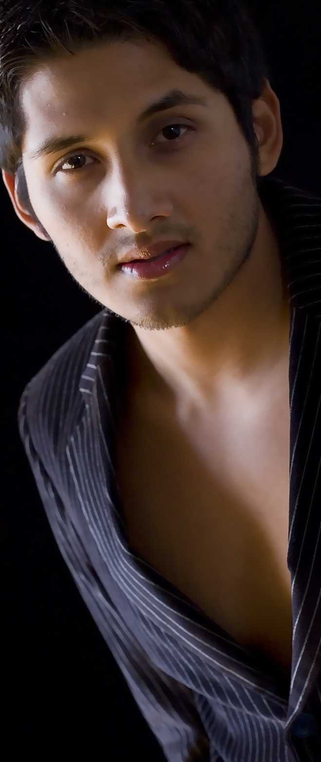 Male model photo shoot of Luis Cruz Dragon