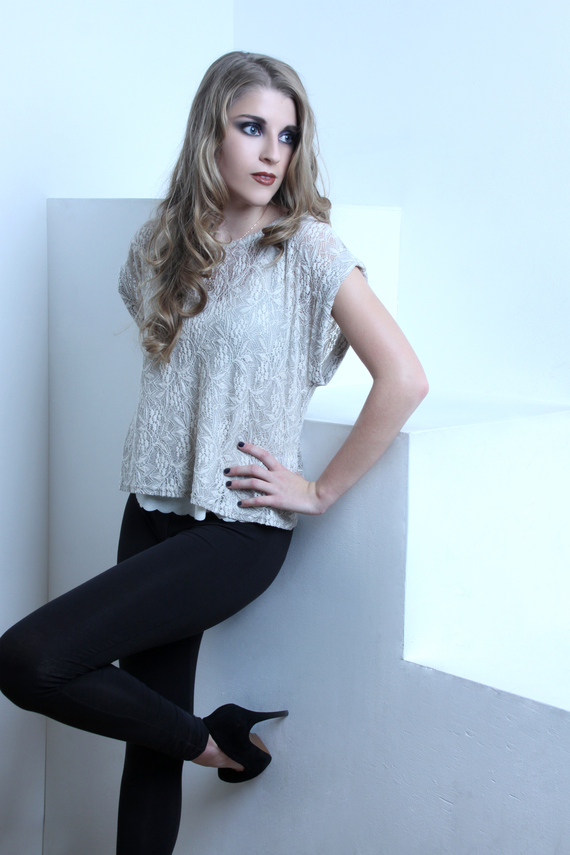 Female model photo shoot of Elena92