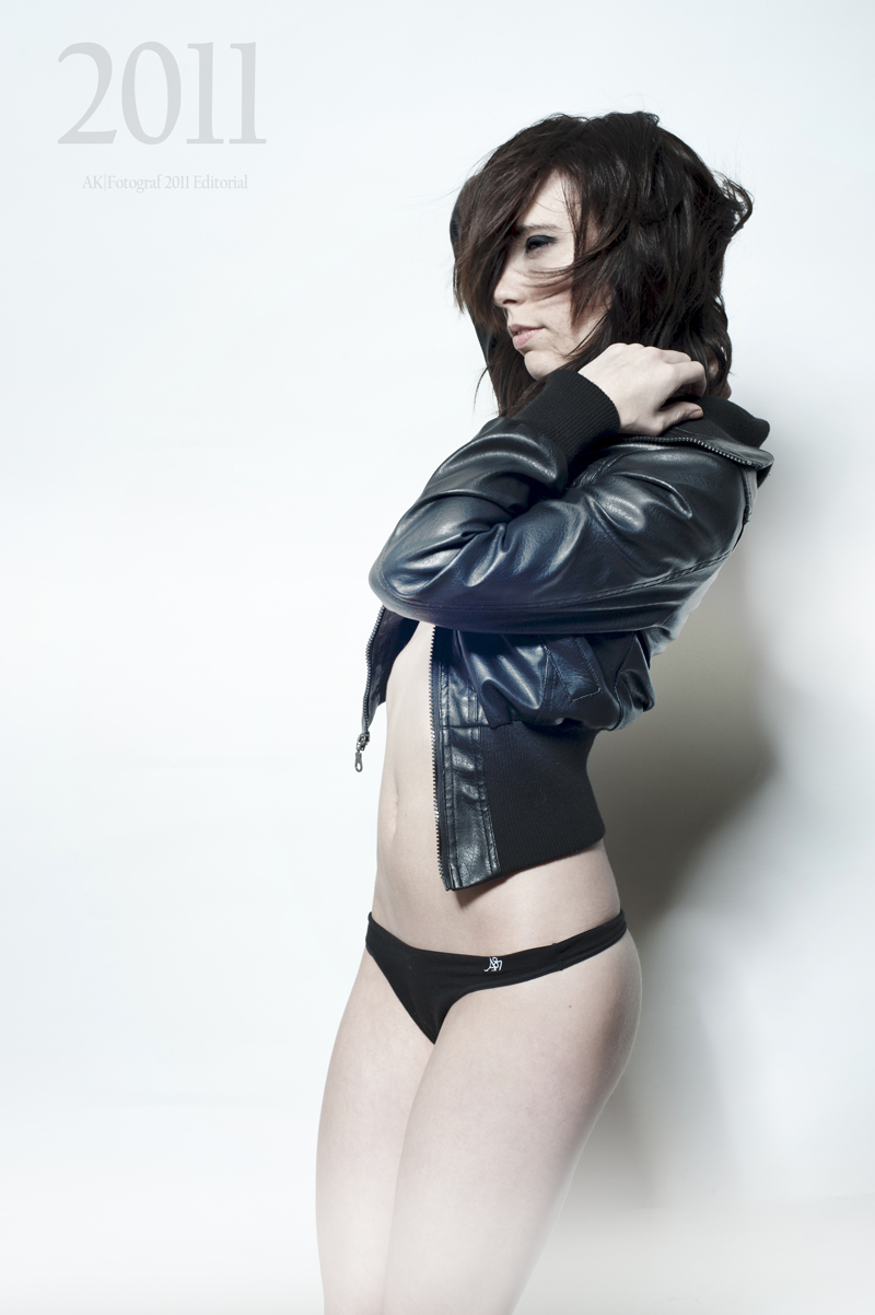 Female model photo shoot of Jessica Corinne by Blue-light