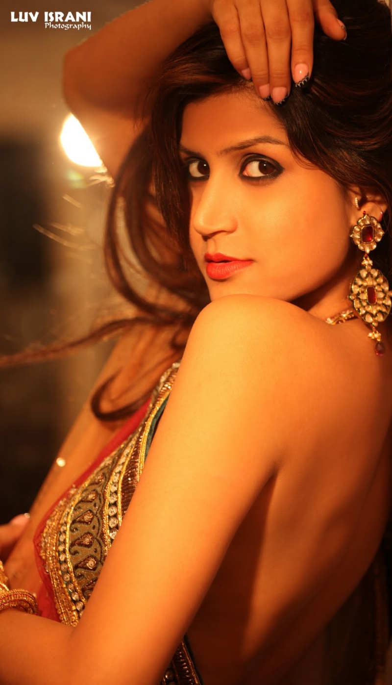 Female model photo shoot of Divya D Diva