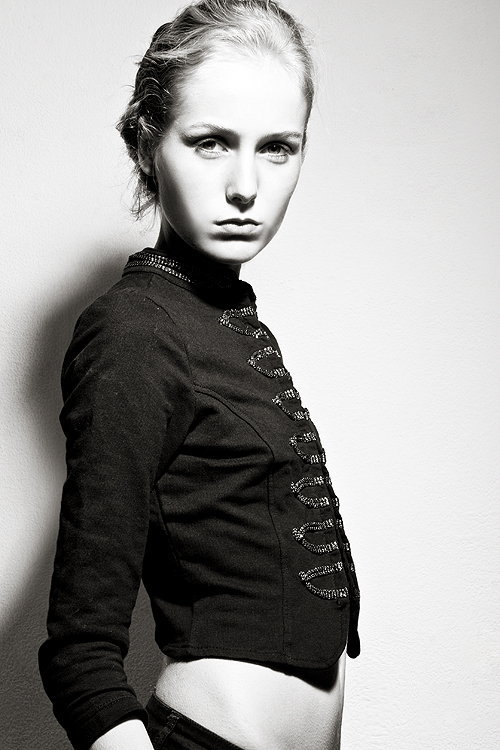 Female model photo shoot of Renateeee by Ragazza Photography in Hardenberg