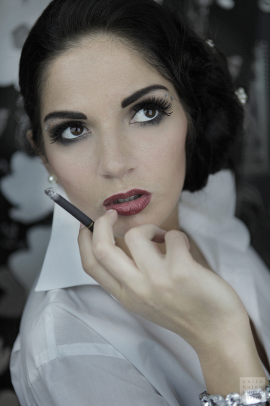 Female model photo shoot of Paulina M