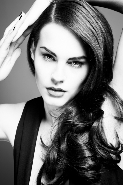 Female model photo shoot of Yelena MUA
