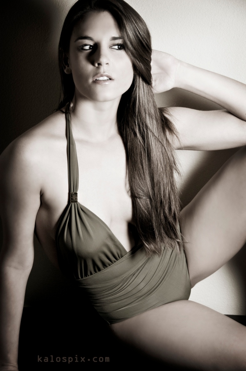Female model photo shoot of Alexandra Loe