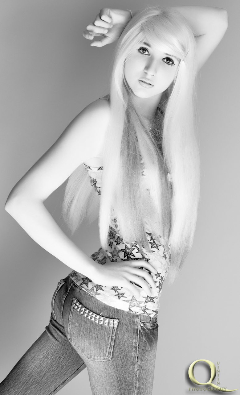 Female model photo shoot of Roxiheart by Quintin Photography in Renton Studio