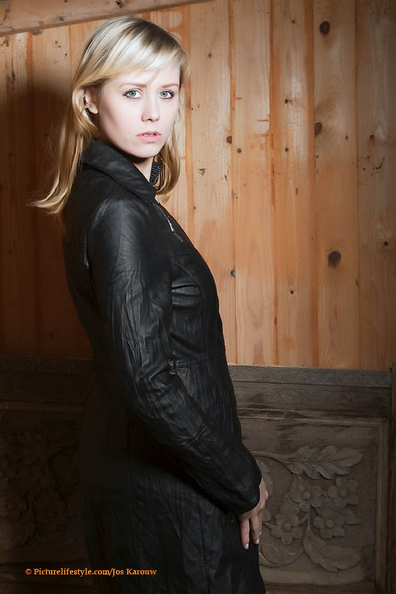 Female model photo shoot of mariekev