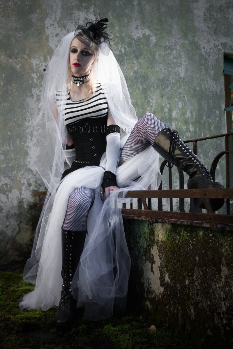 Female model photo shoot of Leanan Bloodflower