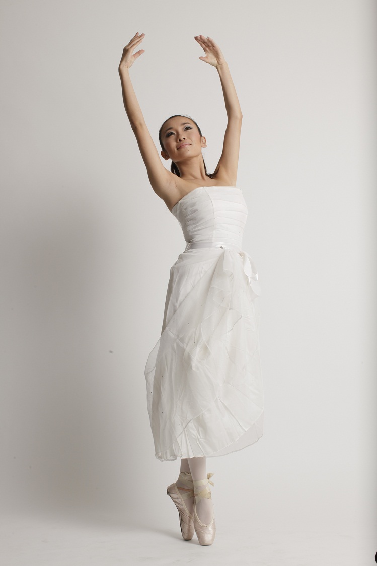 Female model photo shoot of Ami Haruna in OC