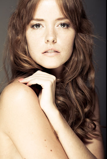 Female model photo shoot of Laura Harrison Make-up