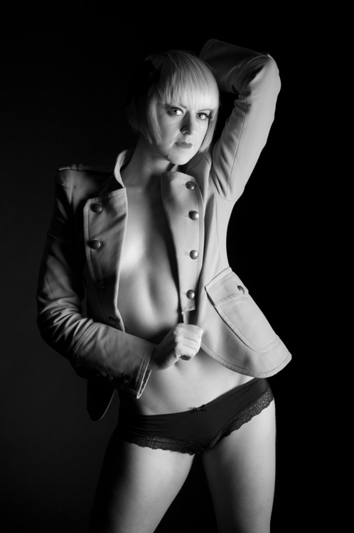 Female model photo shoot of Elise Barnes