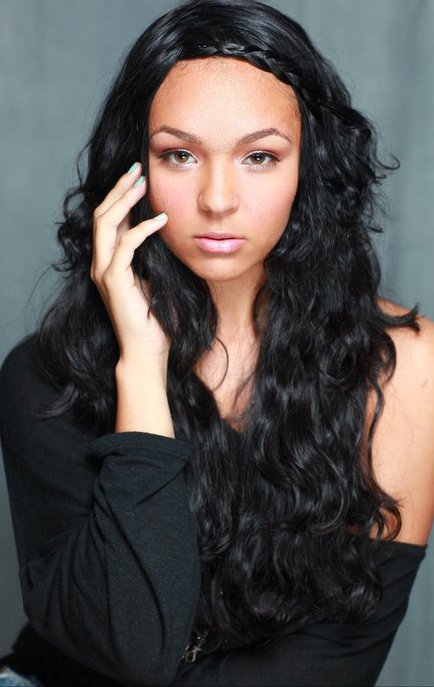 Female model photo shoot of Cheyenne Kidd