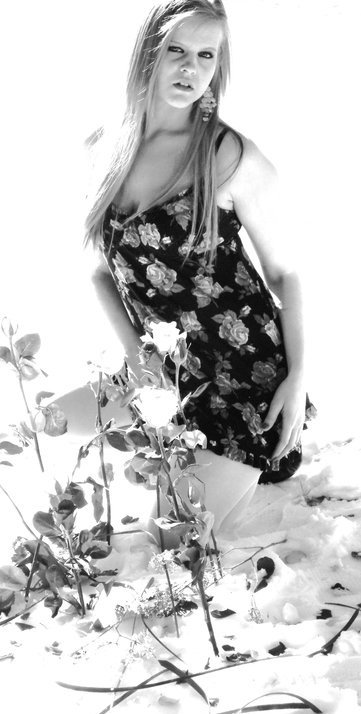 Female model photo shoot of Rhea Gray